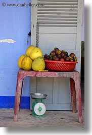 images/Asia/Vietnam/Hue/KhaiDinh/Art/fruit-on-red-table-1.jpg