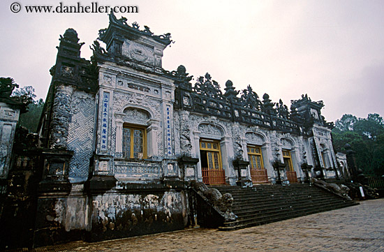 tomb-entry-3.jpg