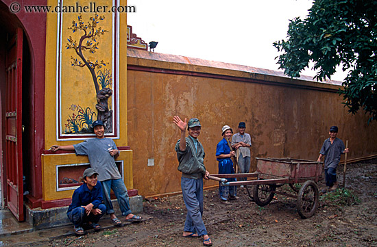 vietnamese-workers.jpg