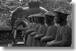 images/Asia/Vietnam/Hue/KhaiDinh/TuDucTomb/Statues/stone-soldier-statues-05.jpg