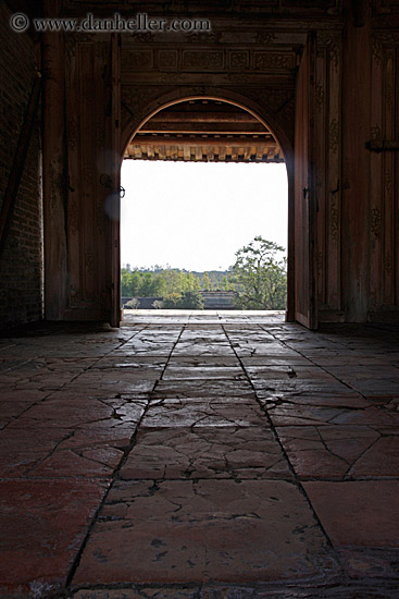 khiem_cung-gate-interior-4.jpg