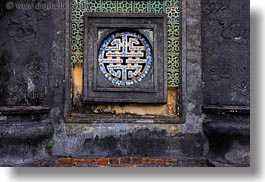 images/Asia/Vietnam/Hue/KhaiDinh/TuDucTomb/round-ornate-window-1.jpg
