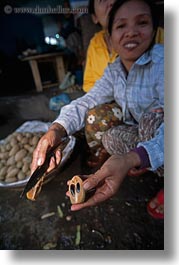 images/Asia/Vietnam/Hue/Market/woman-offering-nut.jpg