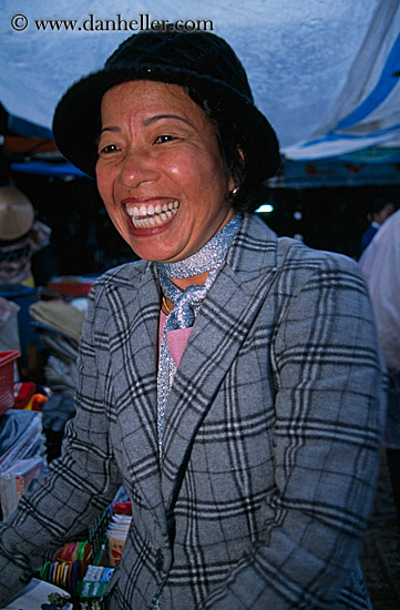 smiling-woman-in-hat.jpg