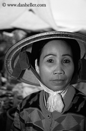 women-in-conical-hats-03-bw.jpg