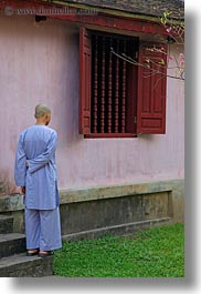 images/Asia/Vietnam/Hue/ThienMuPagoda/blue-monk-n-window.jpg