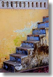images/Asia/Vietnam/Hue/ThienMuPagoda/blue-stairs-n-yellow-wall-02.jpg