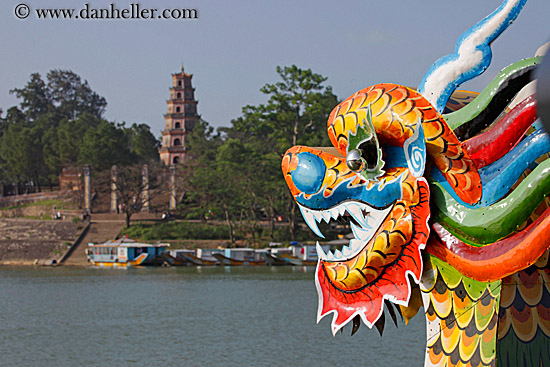 thien-mu-pagoda-n-colorful-dragon-02.jpg