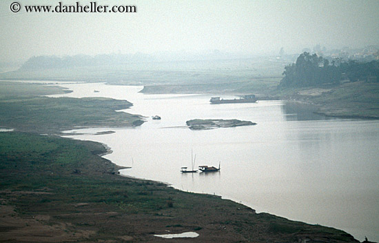 fishing-boat-n-misty-river-1.jpg