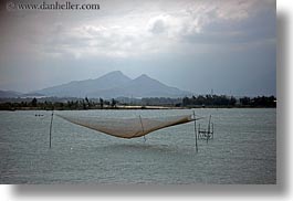 images/Asia/Vietnam/Landscapes/fishing-net-over-water.jpg