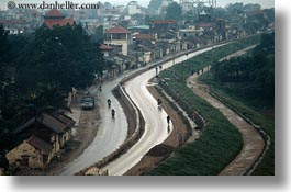 images/Asia/Vietnam/Landscapes/wet-roads-n-houses.jpg