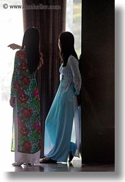 images/Asia/Vietnam/Saigon/People/women-in-silk-dresses.jpg