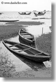 images/Asia/Vietnam/Village/BW/boats-in-water-bw.jpg
