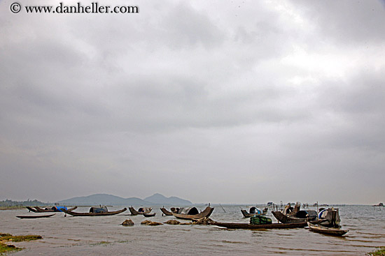 boats-in-water-2.jpg