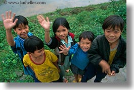 images/Asia/Vietnam/Village/group-of-kids-3.jpg