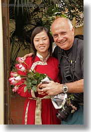 images/Asia/Vietnam/WtPeople/KenYouner/ken-w-red-n-white-roses-n-woman-2.jpg
