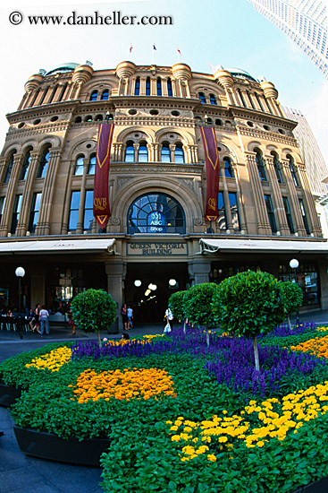 flowers-n-queen_victoria-bldg.jpg