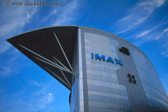 imax-n-moon.jpg