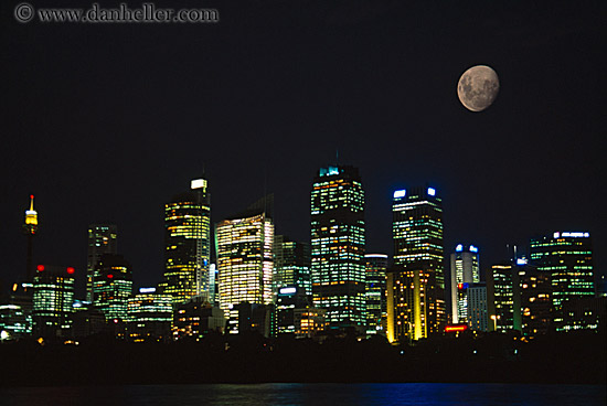 cityscape-n-moon-2.jpg