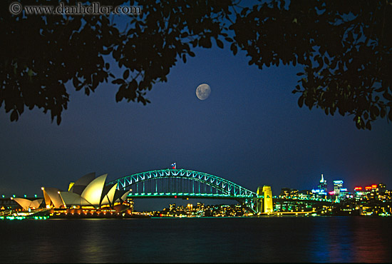 bridge-n-moon-opera_house-01.jpg