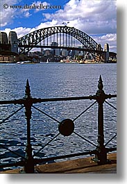 images/Australia/Sydney/HarborBridge/bridge-n-railing-02.jpg