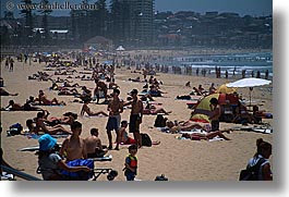 images/Australia/Sydney/ManlyBeach/crowded-beach-01.jpg