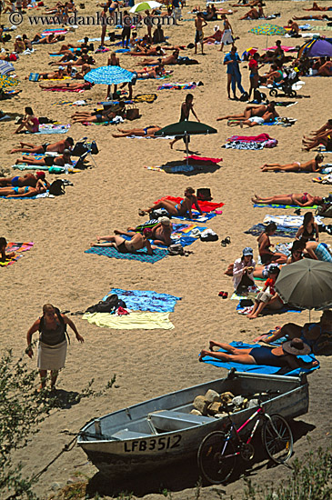 crowded-beach-03.jpg