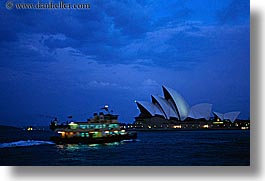 images/Australia/Sydney/OperaHouse/boat-n-opera_house-nite.jpg