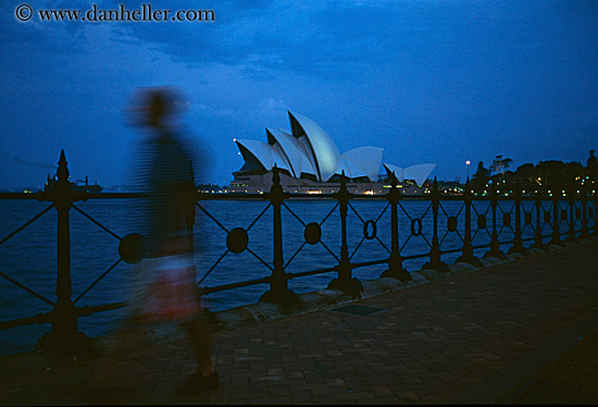 opera_house-at-nite-n-pedestrian.jpg