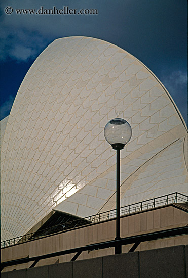 opera_house-n-lamp_post.jpg