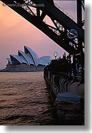 images/Australia/Sydney/OperaHouse/opera_house-n-water01.jpg