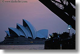 images/Australia/Sydney/OperaHouse/opera_house-n-water02.jpg