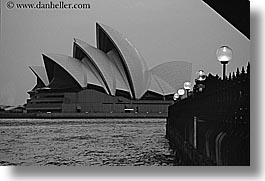 images/Australia/Sydney/OperaHouse/opera_house-n-water03.jpg