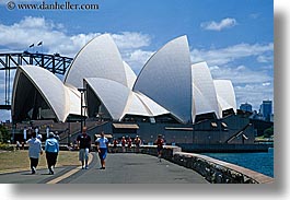 images/Australia/Sydney/OperaHouse/pedestrians-n-opera_house-01.jpg