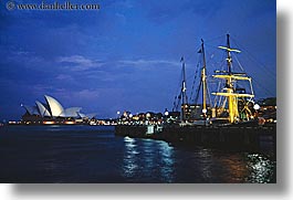 images/Australia/Sydney/OperaHouse/ship-n-opera_house.jpg