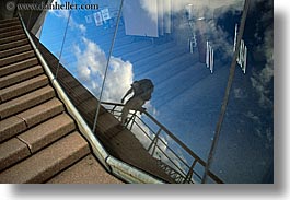 images/Australia/Sydney/OperaHouse/stairs-n-sky-reflection.jpg