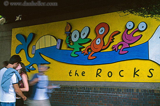 kissing-couple-rocks-sign.jpg