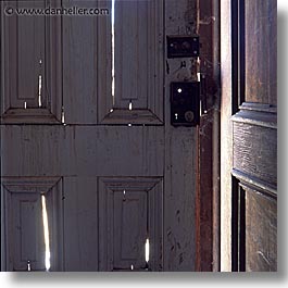 images/California/Bodie/Homes/door-cracks.jpg