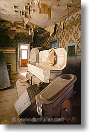 images/California/Bodie/Morgue/coffin01.jpg