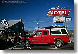 images/California/Bridgeport/red-truck-n-redwood-hotel.jpg