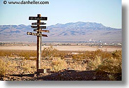 images/California/Calico/directional-signs.jpg