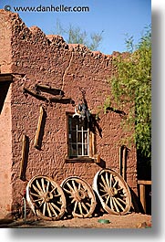 images/California/Calico/wagon-wheel-wall.jpg