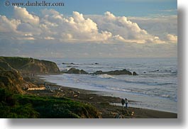 images/California/Cambria/ppl-ocean-waves-n-clouds-2.jpg
