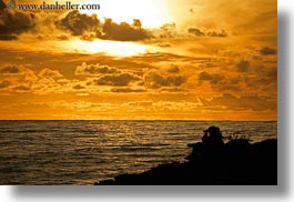 images/California/Cambria/ppl-silhouettes-n-sunset-w-clouds-2.jpg