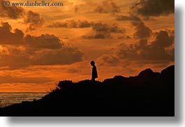 images/California/Cambria/ppl-silhouettes-n-sunset-w-clouds-6.jpg