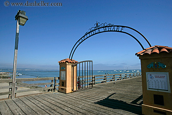 capitola-wharf-arch-entry-01.jpg