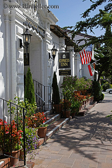 cypress-inn-n-amercian-flag.jpg