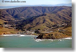 images/California/CoastalViews/Coastline/highway-n-rocky-coast-11.jpg
