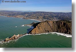 images/California/CoastalViews/Coastline/highway-n-rocky-coast-13.jpg