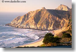 images/California/CoastalViews/Coastline/rocky-coastline-15.jpg